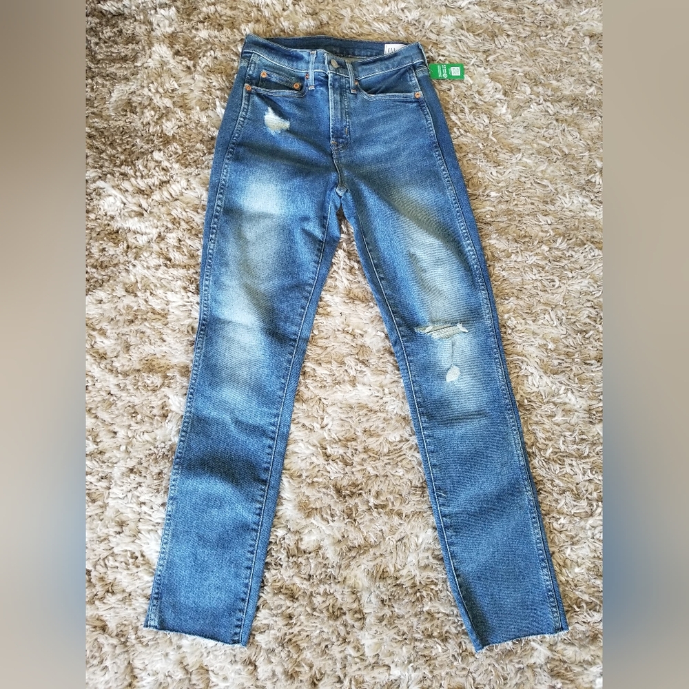 NWT GAP mid rise Slim Jeans